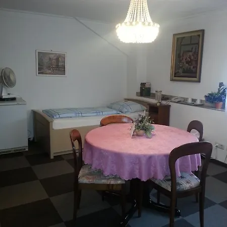 Am Hallenbad Garni