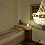Am Hallenbad Garni 3* Ратинген