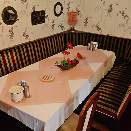 מלון Am Hallenbad Garni 3*