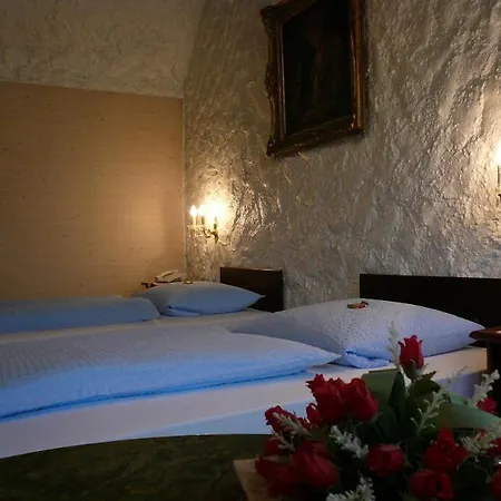 מלון Am Hallenbad Garni 3*