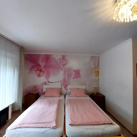 Am Hallenbad Garni מלון ראטינגן