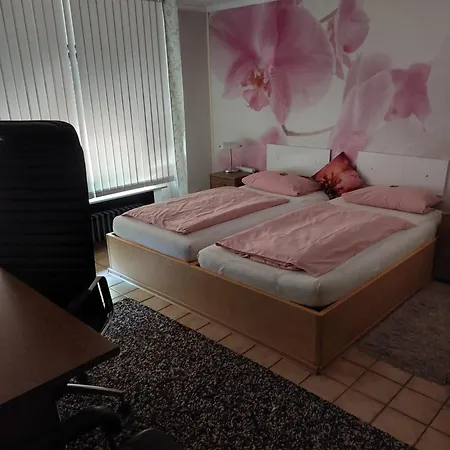 Am Hallenbad Garni מלון