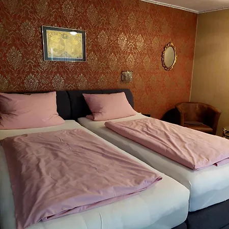 מלון Am Hallenbad Garni