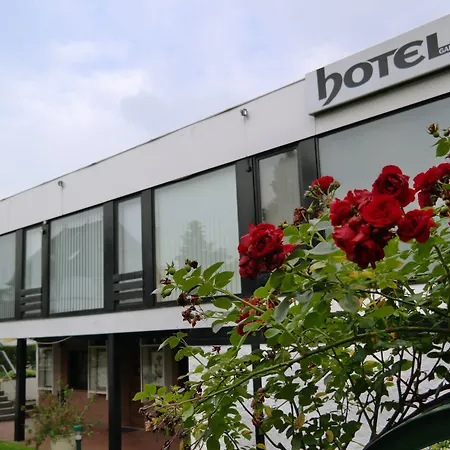 Am Hallenbad Garni מלון ראטינגן