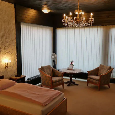 מלון Am Hallenbad Garni