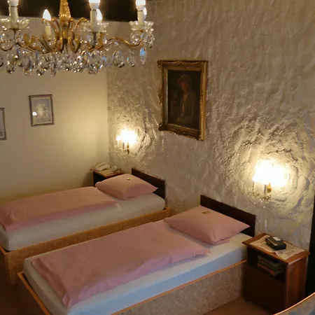 Am Hallenbad Garni מלון