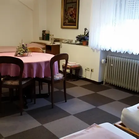 Am Hallenbad Garni ראטינגן