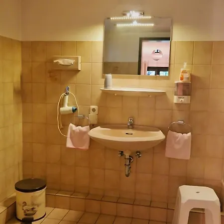 Am Hallenbad Garni מלון