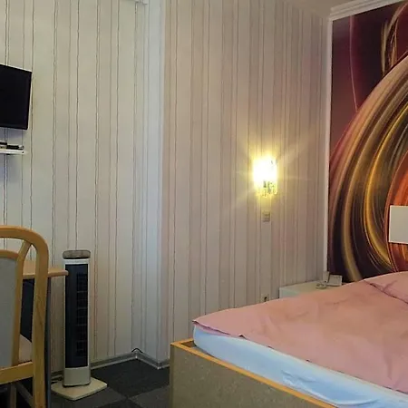 Hotel Am Hallenbad Garni 3*