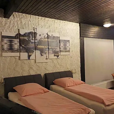 Отель Am Hallenbad Garni Ратинген