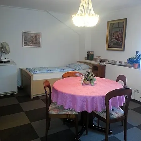 Отель Am Hallenbad Garni