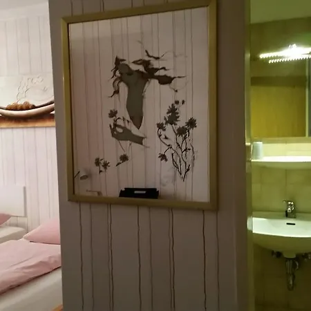 Am Hallenbad Garni מלון