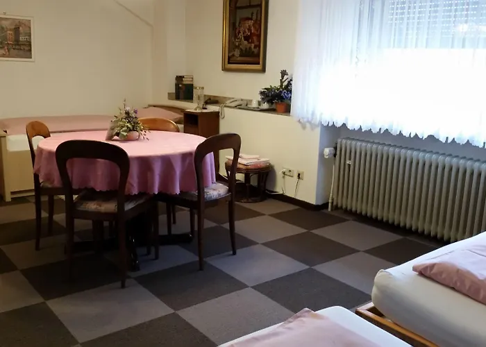 Am Hallenbad Garni Ratingen